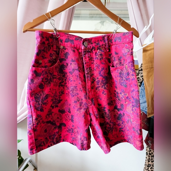 VINTAGE HOT PINK DENIM SHORTS - Picture 1 of 1